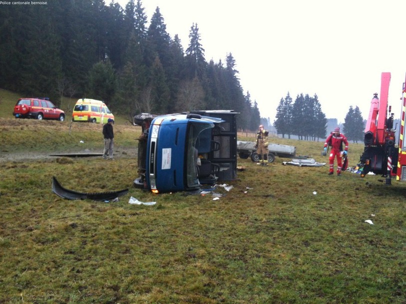 Un occupant de la camionnette a succombé à ses blessures.