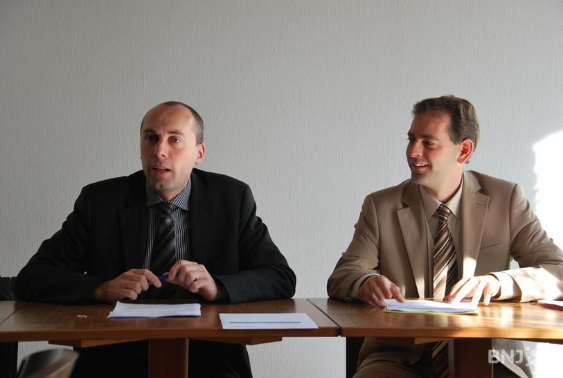 Manfred Bühler, président du CJB ( à gauche) et Fabian Greub, secrétaire général (à droite)