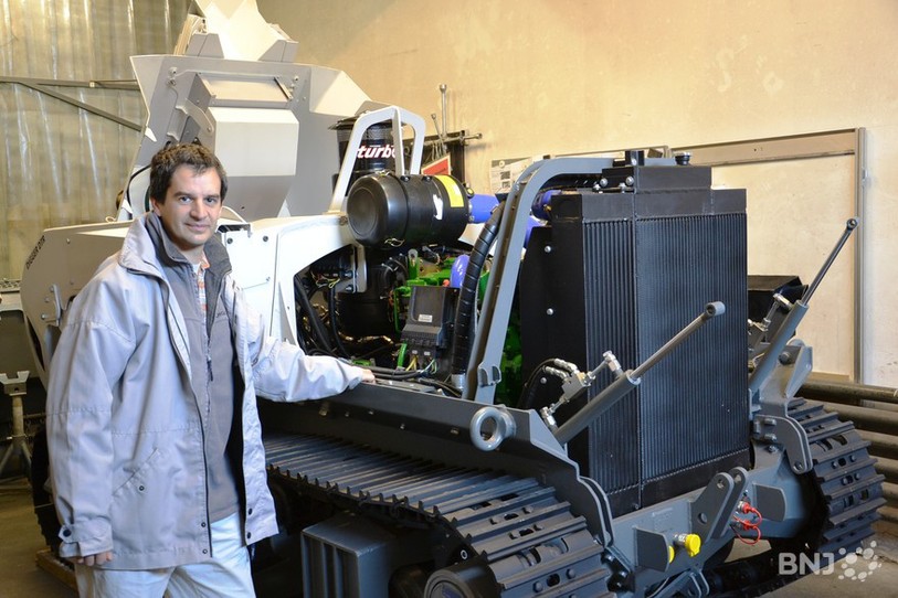 Le directeur de Digger DTR, Frédéric Guerne, aux côtés de la machine Digger D-3
