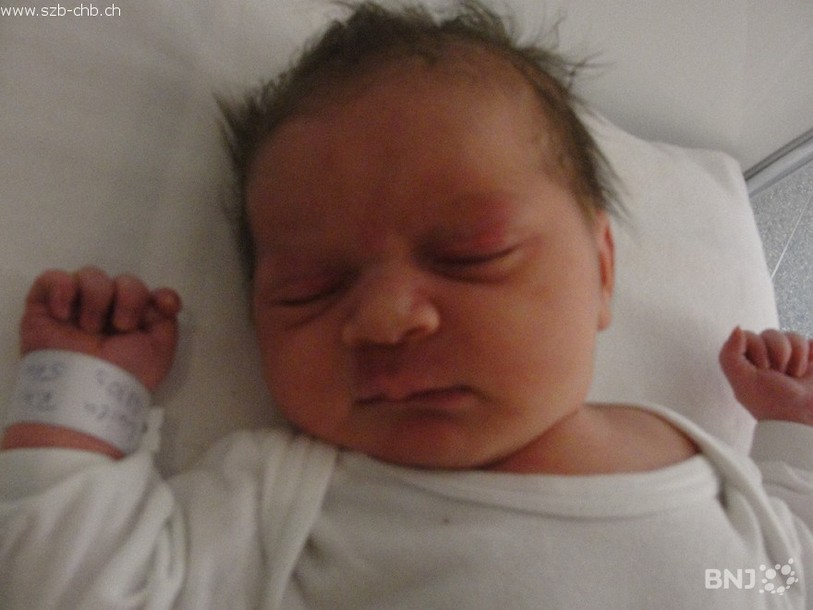 La petite Luiza est le premier bébé de l'année!