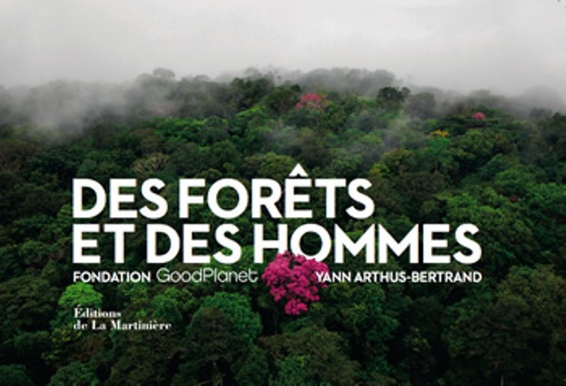 Le livre de Yann Arthus-Bertrand qui accompagne l'exposition.