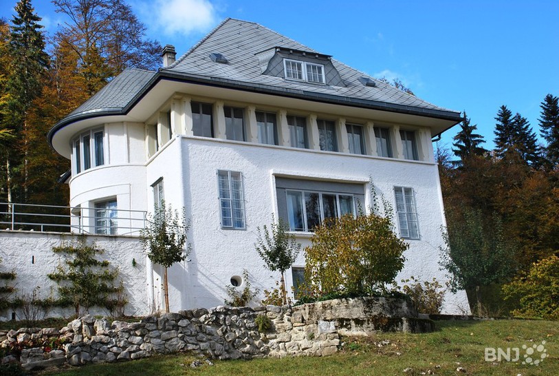 La Maison blanche, oeuvre du Corbusier, fête son centième anniversaire en 2012.