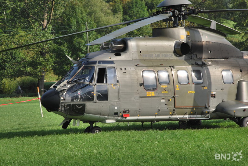 Le Super puma s'est posé en fin de matinée au bord de l'Areuse