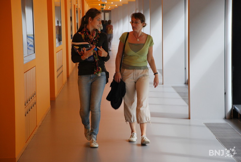 Les curieux ont été nombreux à déambuler dans les couloirs oranges du nouveau campus