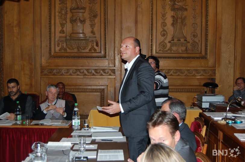 Le directeur de l'urbanisme, Olivier Arni, devant le Conseil général.