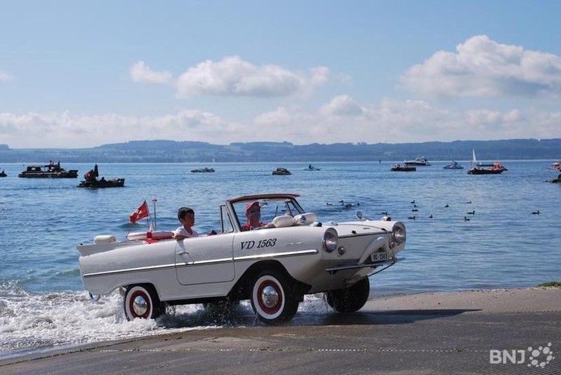 Véhicule amphibie