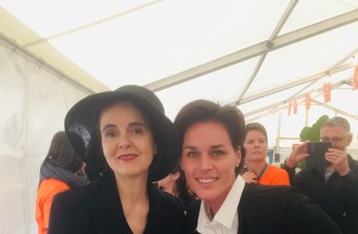 Amélie Nothomb, la marraine de l'association Parle-moi, créée par Sonia