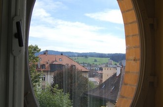 Les fameuses fenêtres ovales d'une salle de bains