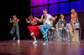 Alain dans Grease