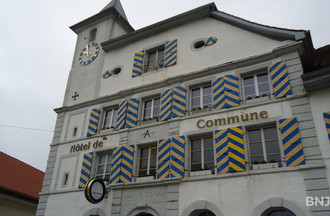 L'hôtel de commune notre point de départ pour l'aire de jeux
