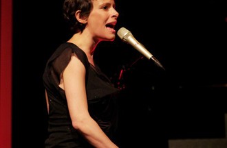 Emily Loizeau