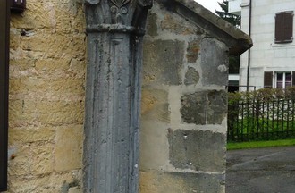 Le fameux pilori devant l'ancienne église