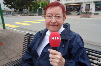 Anne-Marie tout sourire après sa victoire au jeu: portrait chinois