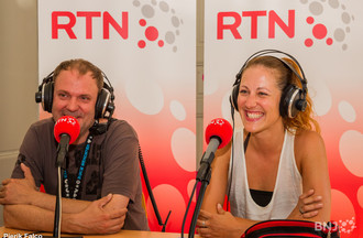 Luc Chassot, responsable technique artistes et Olivia Bachelard, responsable hospitability)