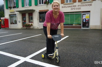 Roxane qui a relevé le défi avec la trottinette de sa fille
