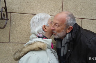 Claudine n'a pas gagné, mais a reçu une bise du président de commune