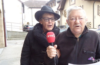Luc qui a relevé le défi, avec Eliane l'ancienne directrice du petit choeur de Marin