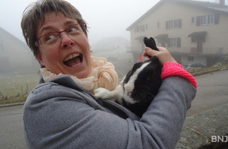 Annette qui a relevé le défi avec le lapin Leika