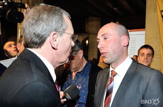  Manfred Bühler félicite avec fair-play Philippe Perrenoud