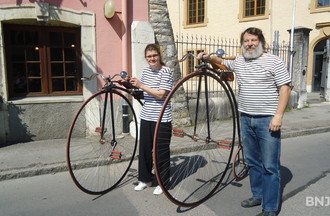 Nicole et Pierre Laederach avec ces vélos Grand By