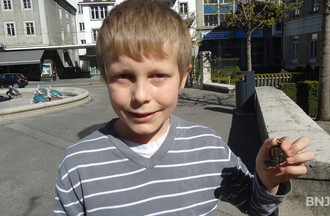 Quentin avec sa montre qui a relevé le défi
