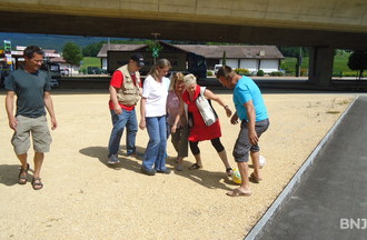  Match de foot, filles contre garçons 