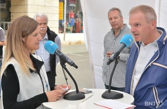 Stéphane Villat, directeur de Villat Meubles à Delémont et Buix, et Stéphanie