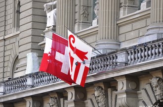 Le drapeau jurassien sur le Palais fédéral