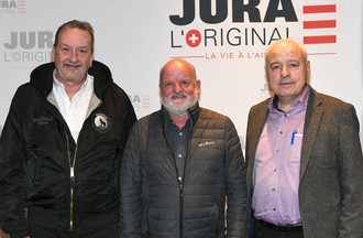 Le président du HC Ajoie Patrick Hauert aux côtés du directeur technique Patrick Vernier et du directeur des finances Claude Girardin (de gauche à droite)