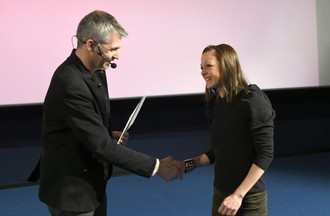 Odile Spycher récompensée par Vincent Pilloud