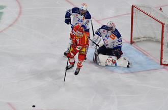Ramon Tanner devant le but de Jakub Kovar