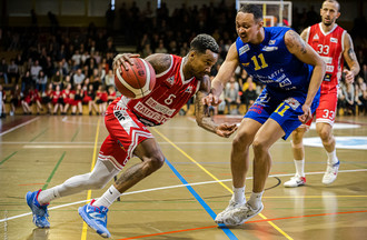 Dereck Jackson attaque Dylan Schommer