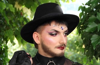 Maquillage sur un homme réalisé par Tina