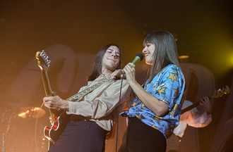 Clara Luciani et son guitariste