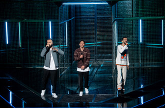 Loris avec Bigflo et Oli photo bureau 233 Iguericolas TF1 The Voice