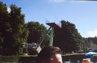 Photo du défi, Baptiste en surveillant pisicine