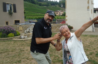 Le lancer du poids, avec une boule de pétanque
