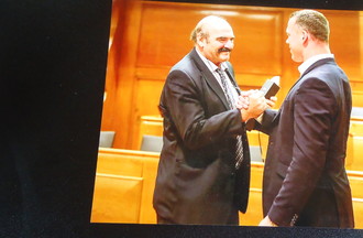 Jean-Pierre Egger et le lutteur Matthias Sempach