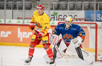 Elvis Schläpfer devant Harri Säteri