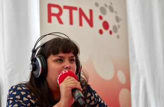 Laura, responsable presse