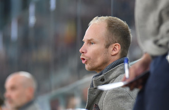 L'entraîneur du CP Berne Johan Lundskog