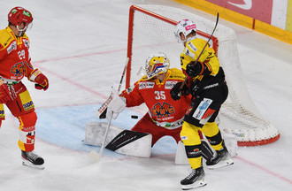 Harri Säteri en difficulté devant Joël Vermin