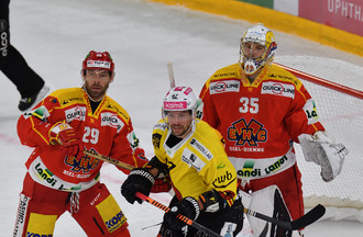 Harri Säteri et Beat Forster veillent sur Sven Bärtschi