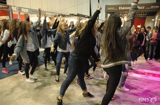 Un flash mob dans les allées du SINE