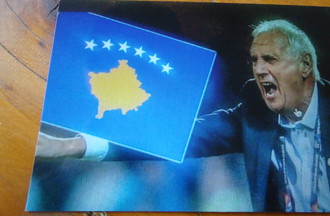Bernard Challandes lors d'un match au Kosovo