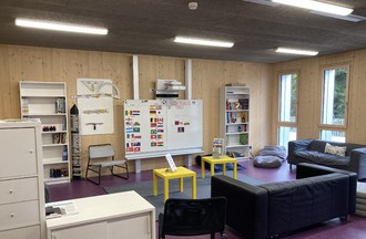 La salle de lecture de la structure d'accueil Le Serpentin