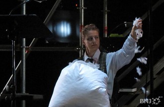 Romulus Le Grand au Théâtre du Passage
