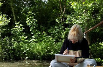 Fanny la sœur de Margot l'illustratrice de son roman