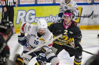 Mathew Wilkins devant Valentin Pilet
