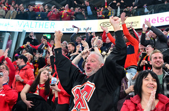 Les supporters biennois exultent dans les dernières secondes